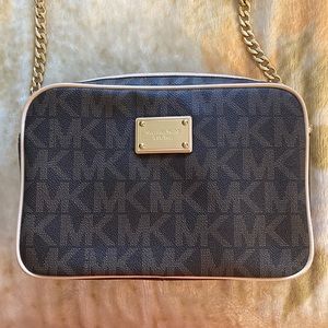 🏷️ FINAL LAST CALL! SALE ITEM - EUC - Michael Kors Crossbody Bag 🤎